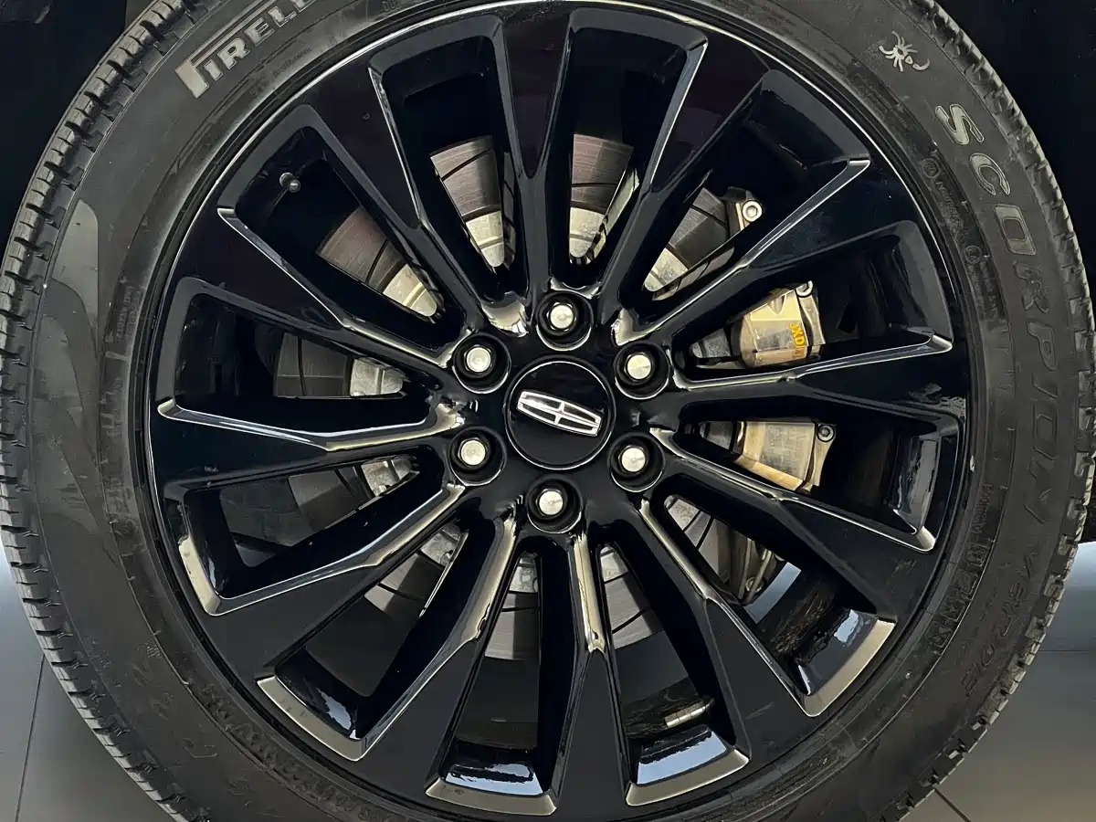 Lincoln Navigator 2019 3.5T Ultimate China VI фото 37
