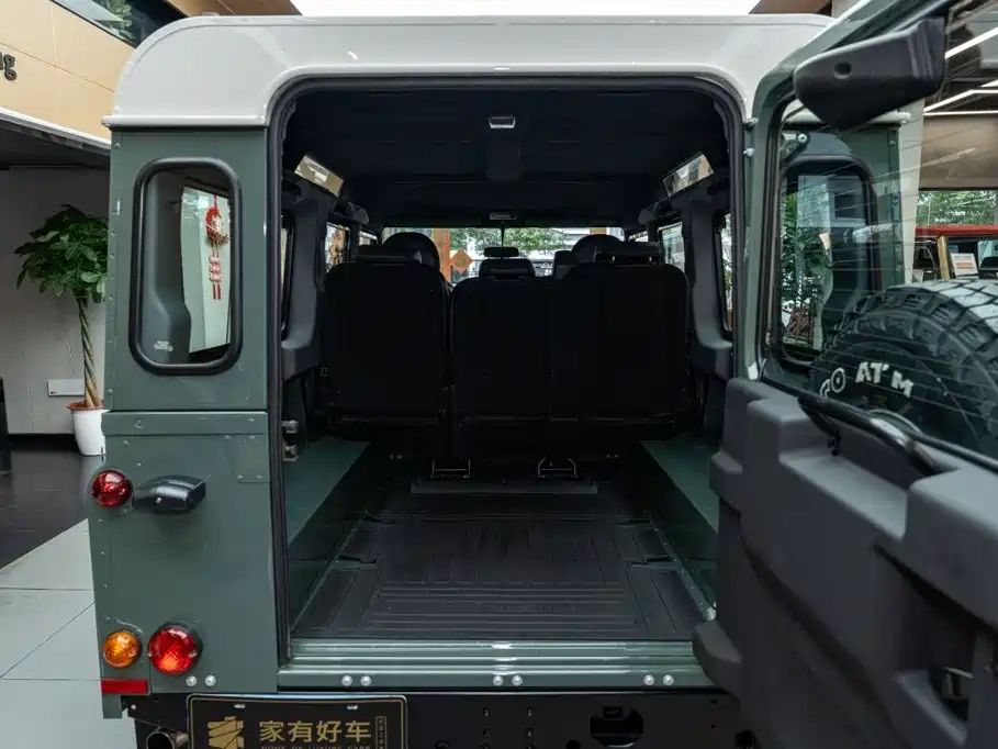 Фото 16 - Land Rover Defender