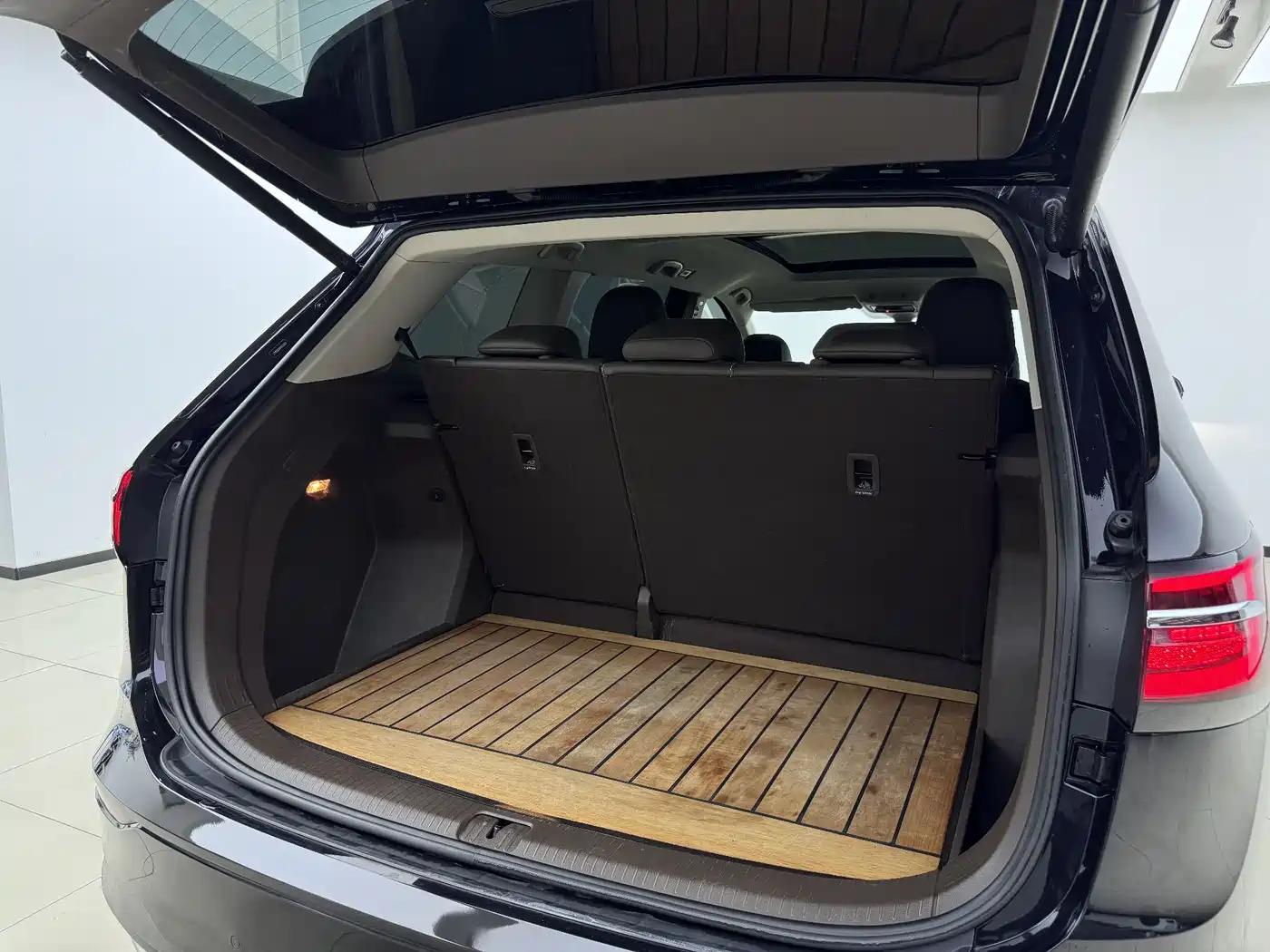Volkswagen Viloran 2022 380TSI Premium Edition фото 19