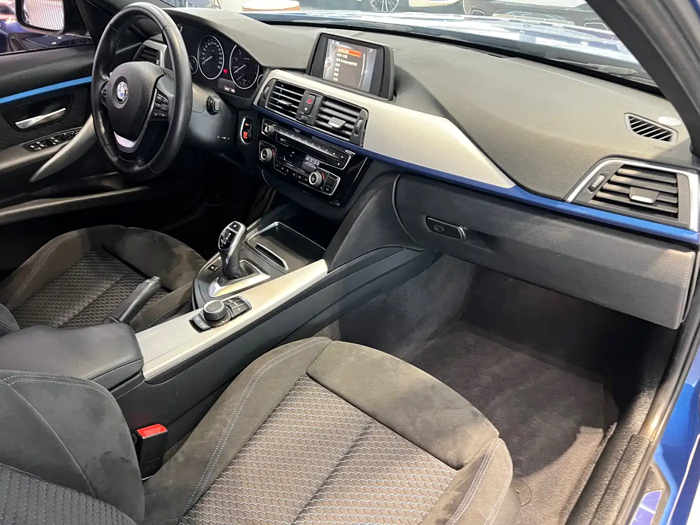 BMW 3 Series 2017 320i M Sport фото 9