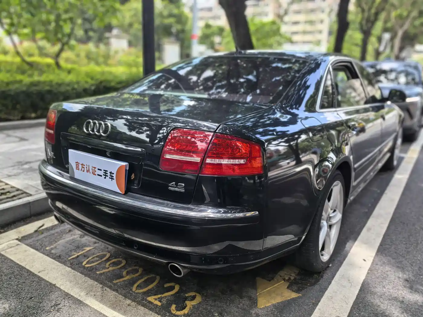 Photo 5 - Audi A8