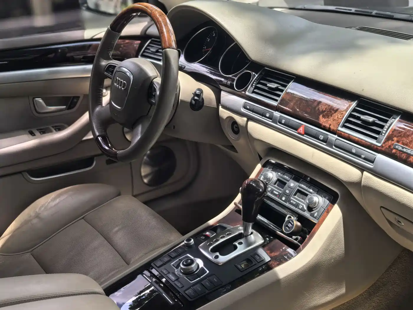 Photo 8 - Audi A8