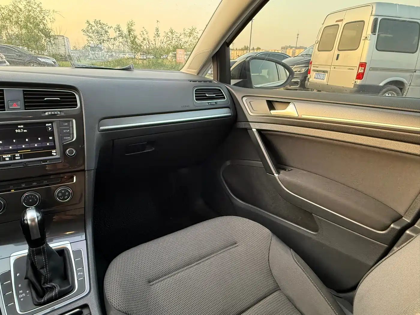 Volkswagen Golf 2017 230TSI Auto Comfort Millionth Anniversary Edition фото 8