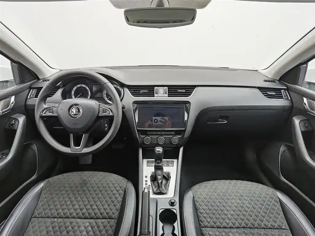 Škoda Octavia 2019 1.5L Automatic Smart Luxury China VI фото 5