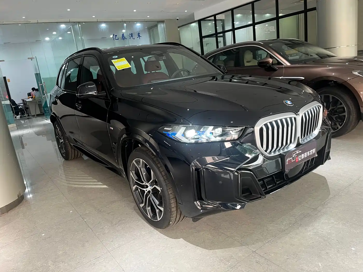 BMW X5 2026 xDrive 40Li M Sport Night Edition Package