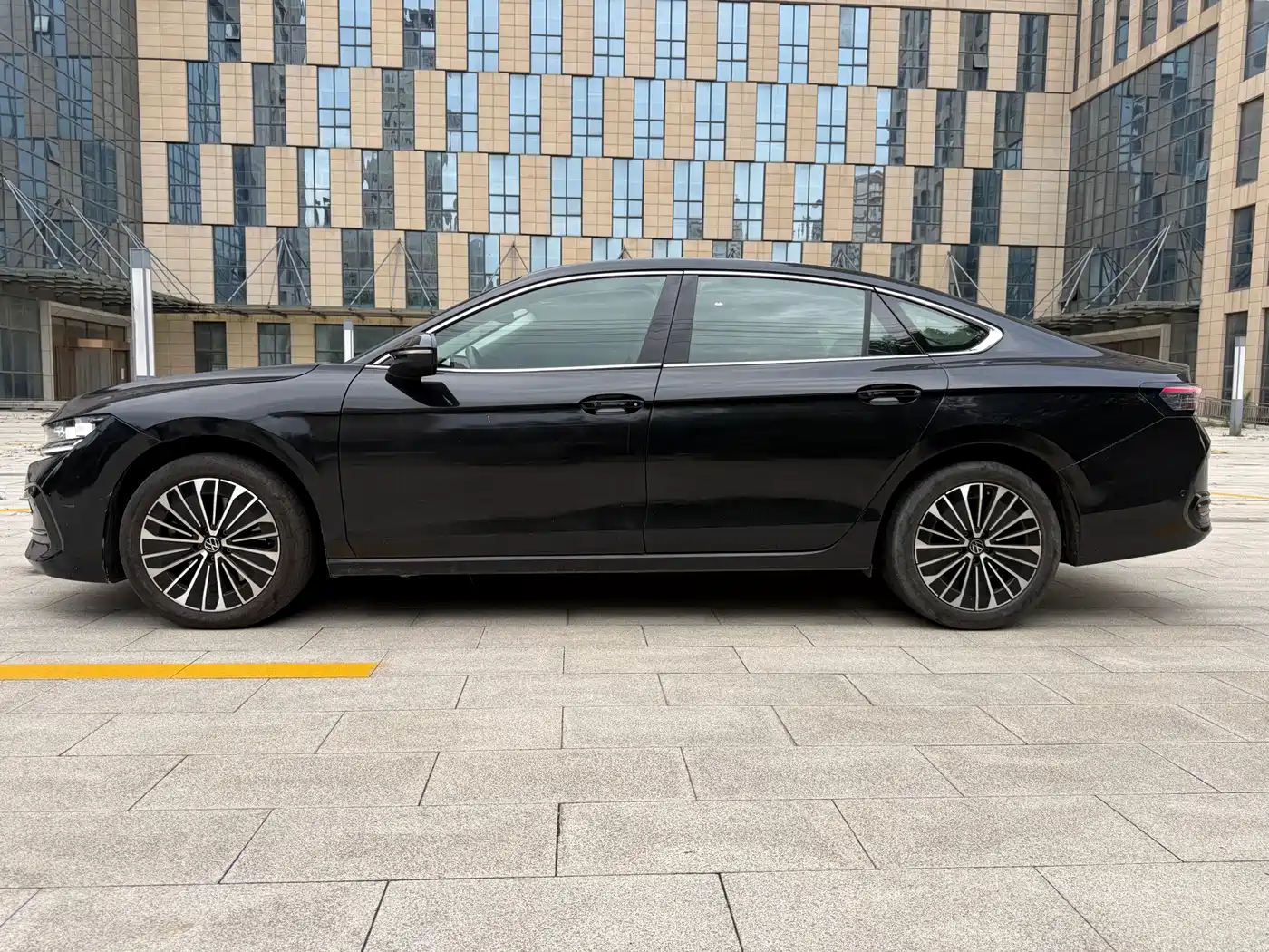 Photo 4 - Volkswagen Magotan