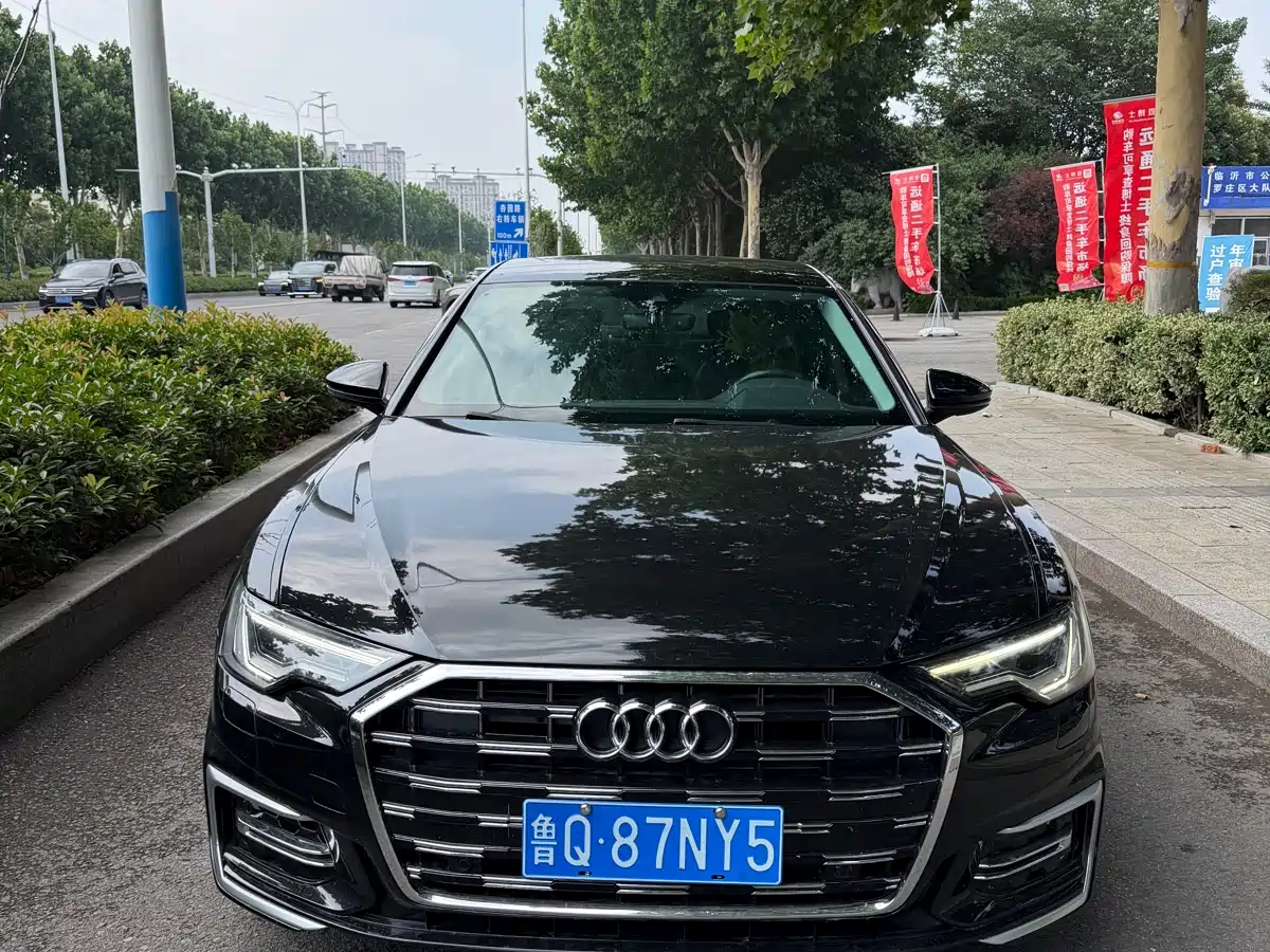 Фото 1 - Audi A6L