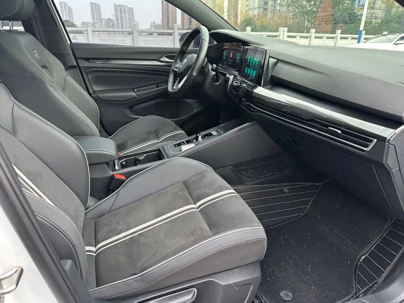 Volkswagen Golf 2023 Facelift 280TSI DSG R-Line Lite фото 12