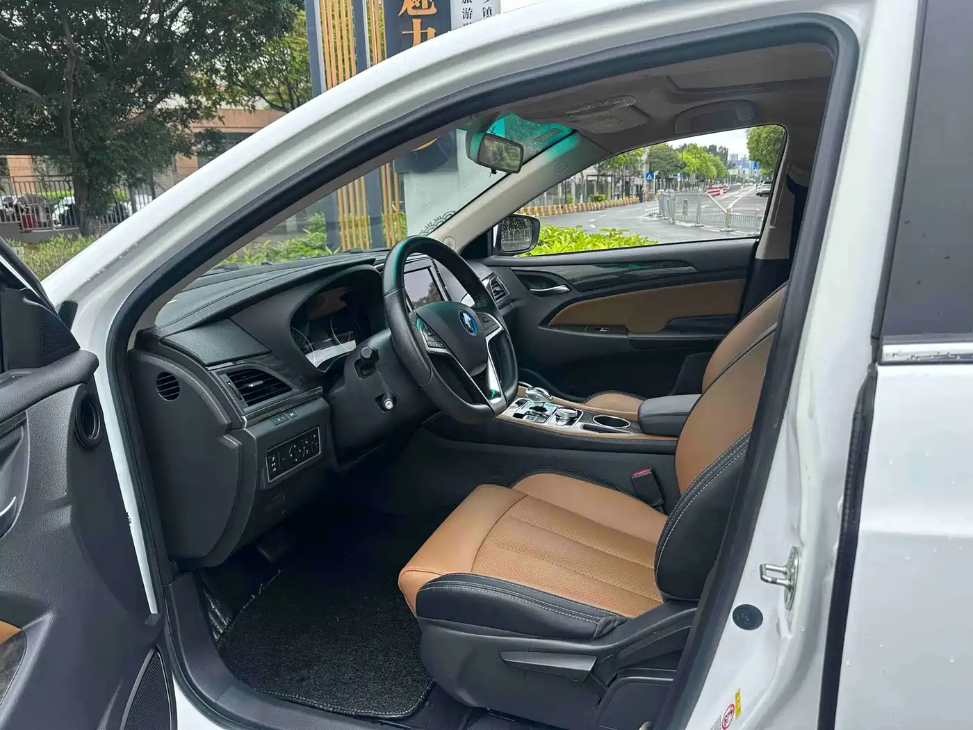 BYD Qin New Energy 2017 1.5T Premium Model фото 10