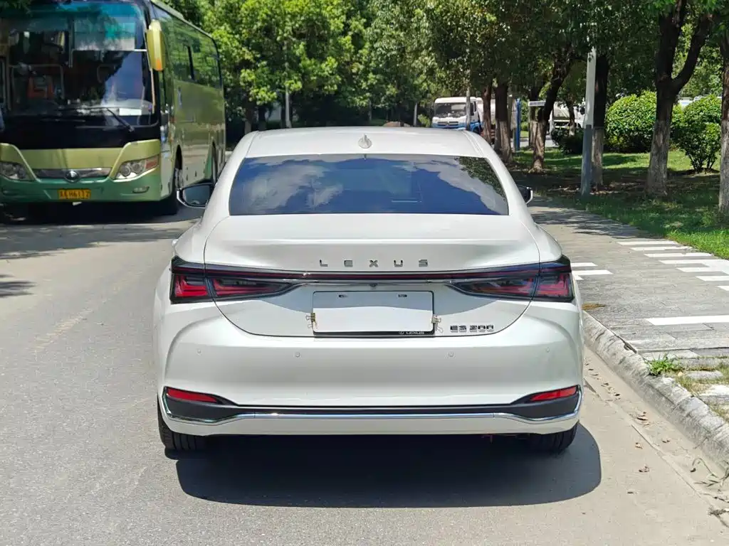 Lexus ES 2025 2025 200 Ultimate Edition