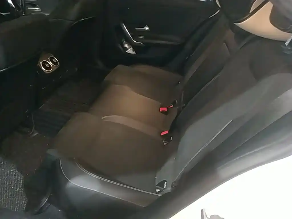 Mercedes-Benz A-Class 2019 A 180 L Sport Sedan фото 17