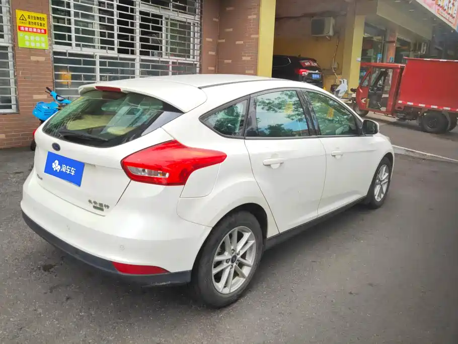 Фото 3 - Ford Focus