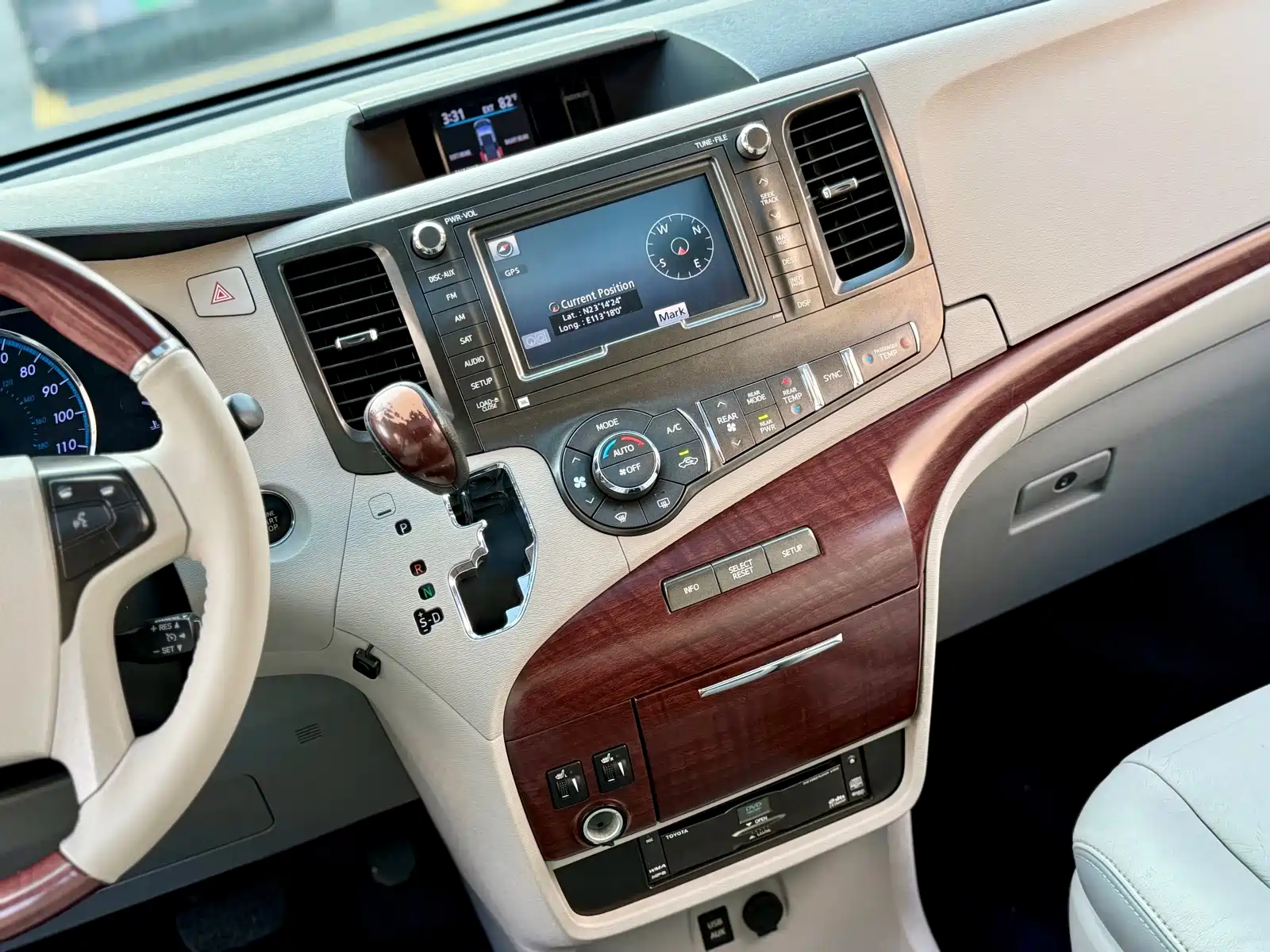 Photo 25 - Toyota Sienna