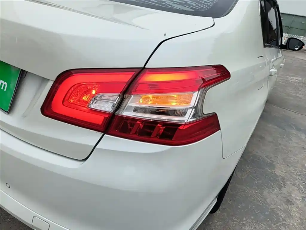 Peugeot 408 2016 1.6T Automatic Luxury Edition фото 8