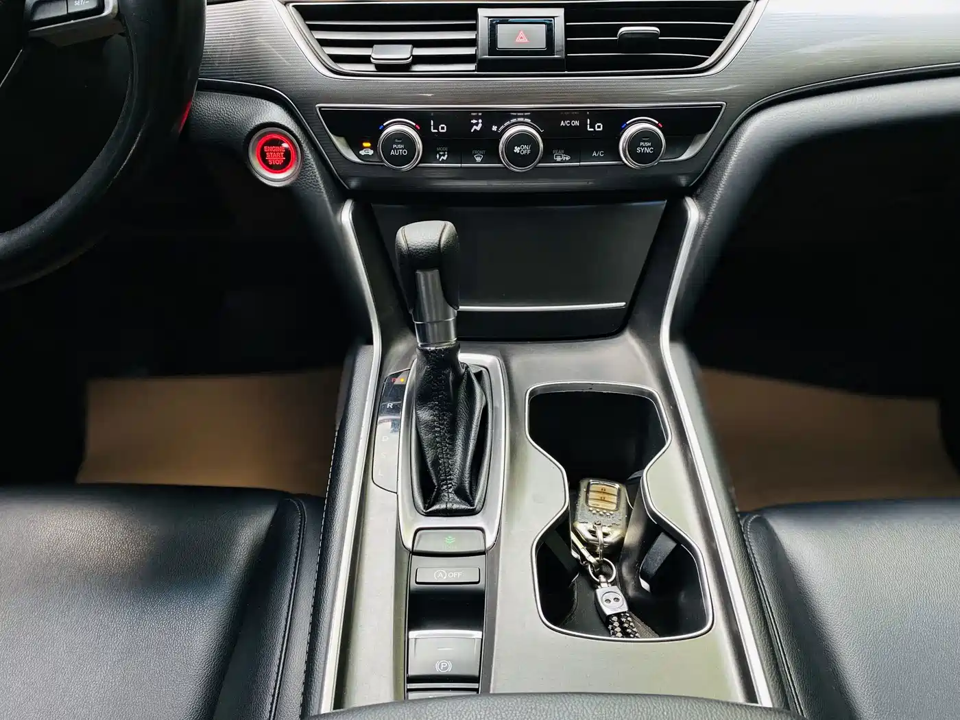 Фото 10 - Honda Accord