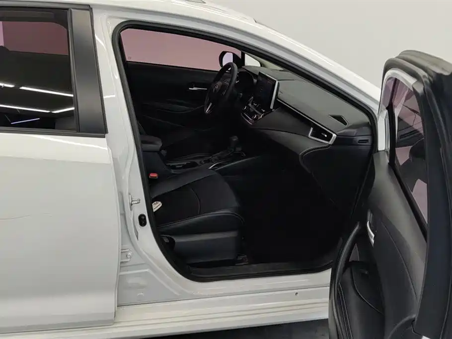Toyota Corolla 2021 1.2T S-CVT Elite PLUS Edition фото 8