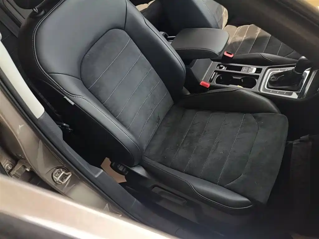 Volkswagen Golf 2018 230TSI Automatic Luxury фото 25