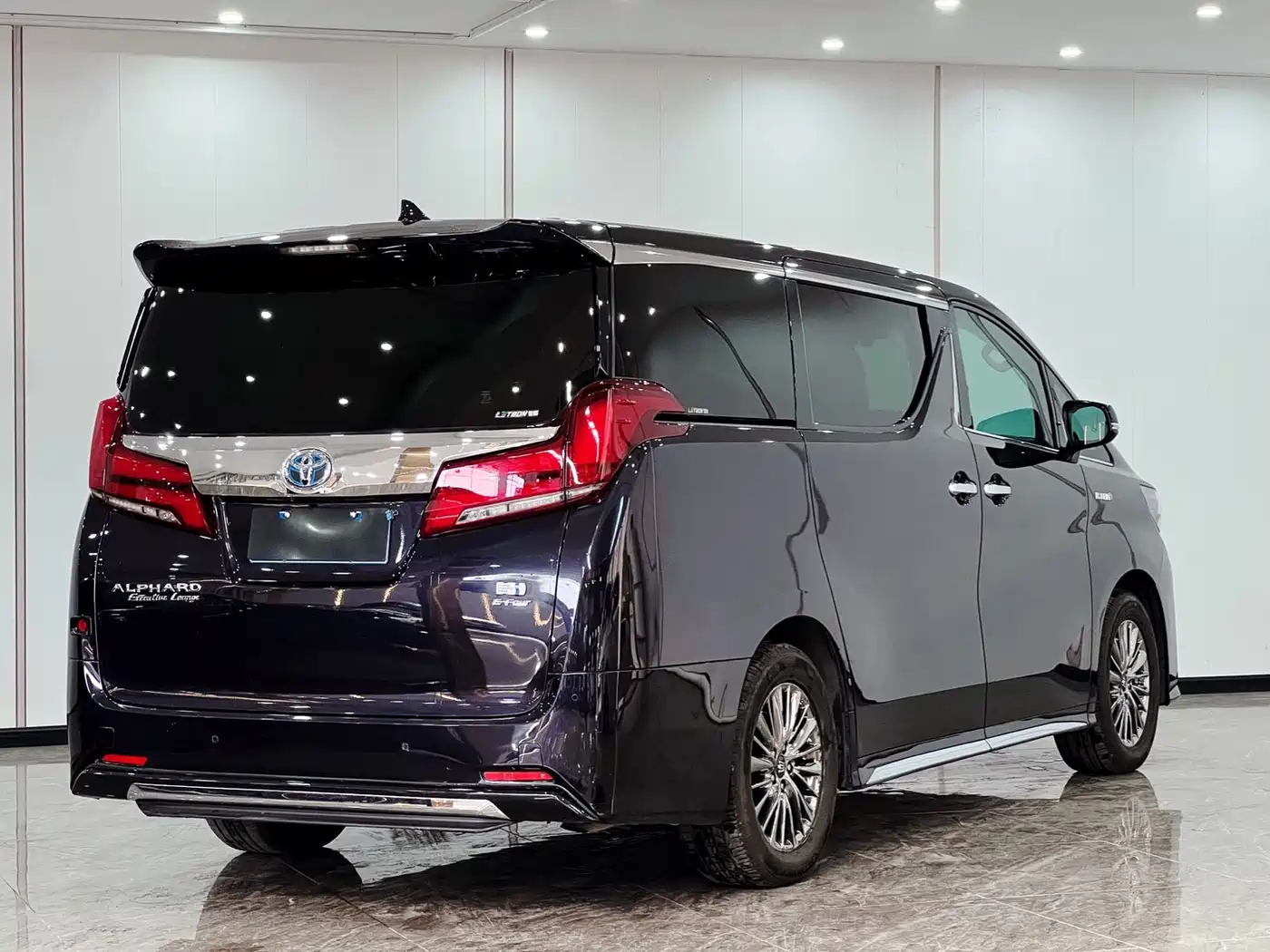 Toyota Vellfire 2019 Hybrid 2.5L HV Premium Edition фото 5
