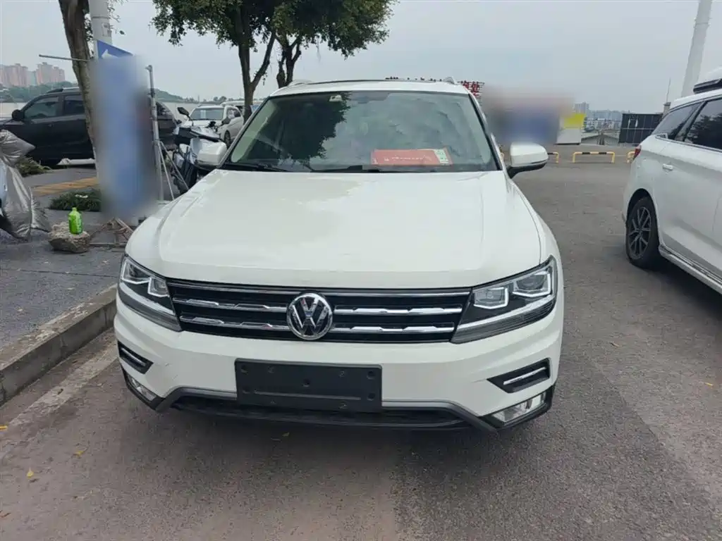 Volkswagen Tiguan L 2018 Facelift 330TSI Automatic 2WD Luxury Edition фото 3