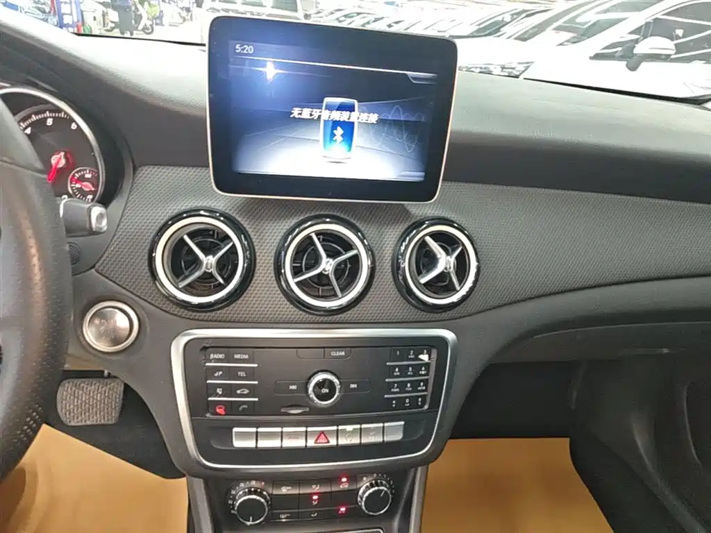 Mercedes-Benz GLA 2019 GLA 200 Dynamic фото 13