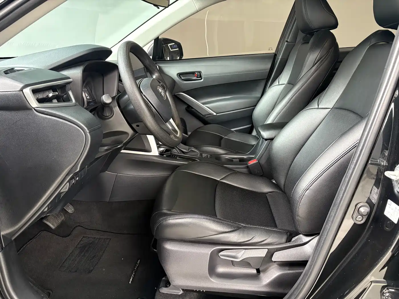 Toyota Frontlander 2022 2.0L CVT Leading Edition фото 4