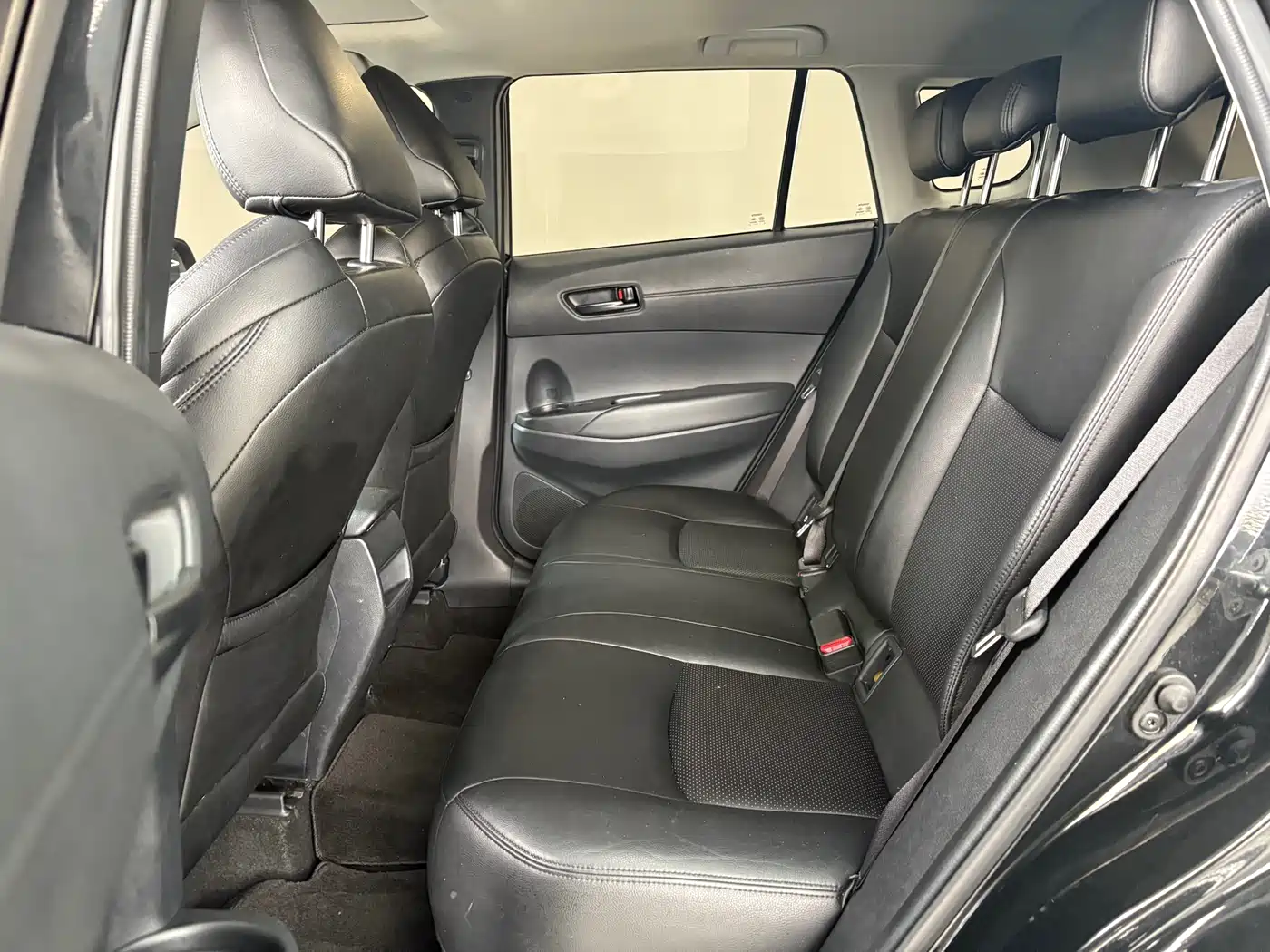 Toyota Frontlander 2022 2.0L CVT Leading Edition фото 6