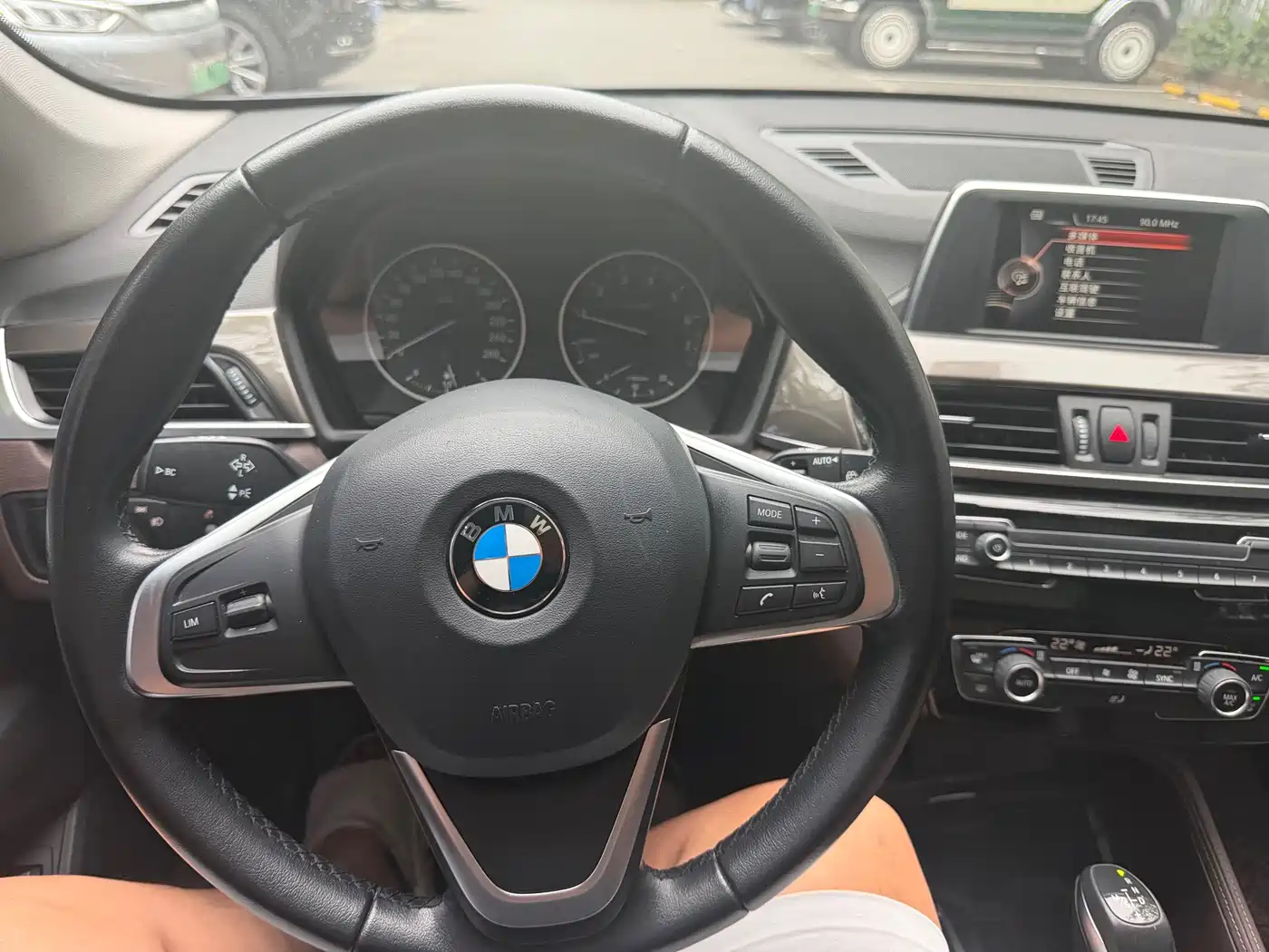 BMW X1 2018 sDrive18Li Premium Model фото 5