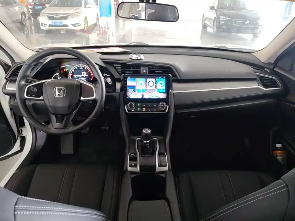 Фото 10 - Honda Civic