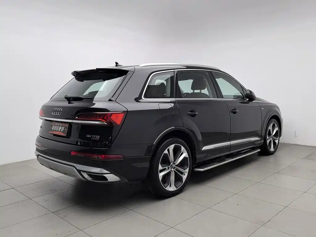 Фото 2 - Audi Q7
