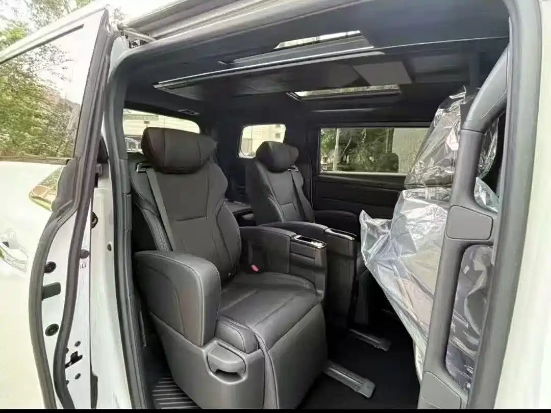 Toyota Alphard 2025 Hybrid 2.5L Ultimate Gold Edition фото 4