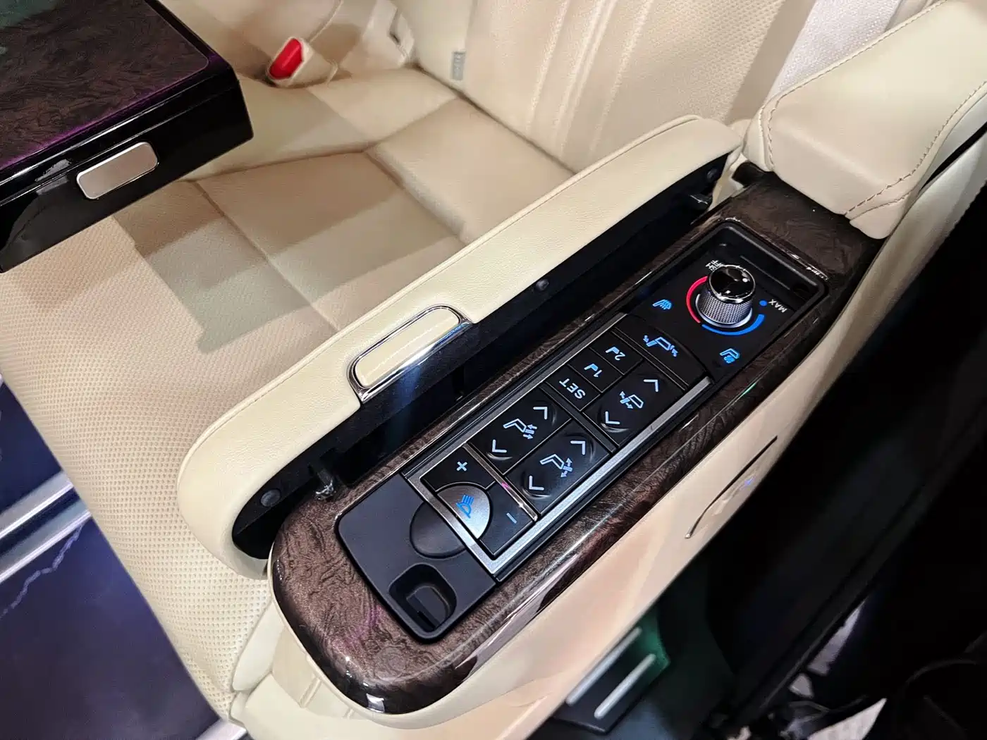 Toyota Vellfire 2019 Hybrid 2.5L HV Premium Edition фото 16