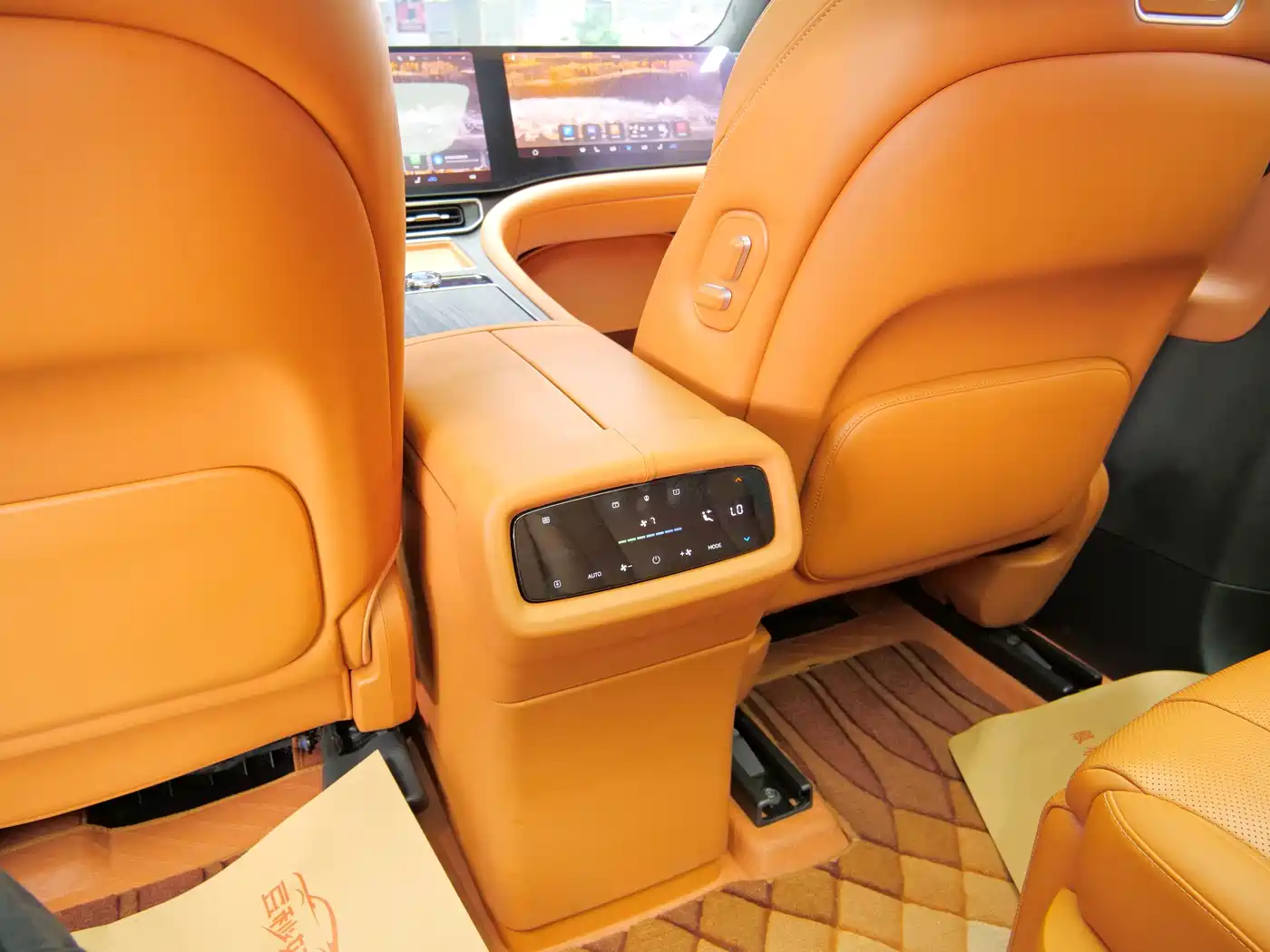 AITO Wenjie AITO M9 2024 Range Extender Ultra 52kWh 6-seater фото 18