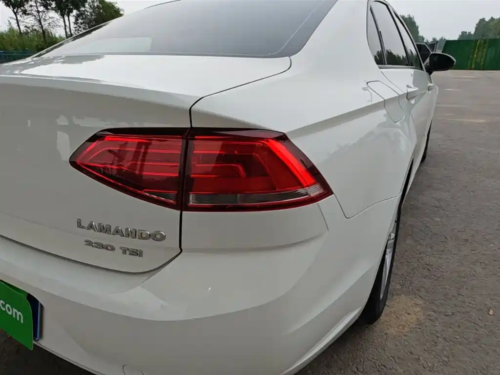 Volkswagen Lamando 2015 230TSI Manual Style Edition фото 8