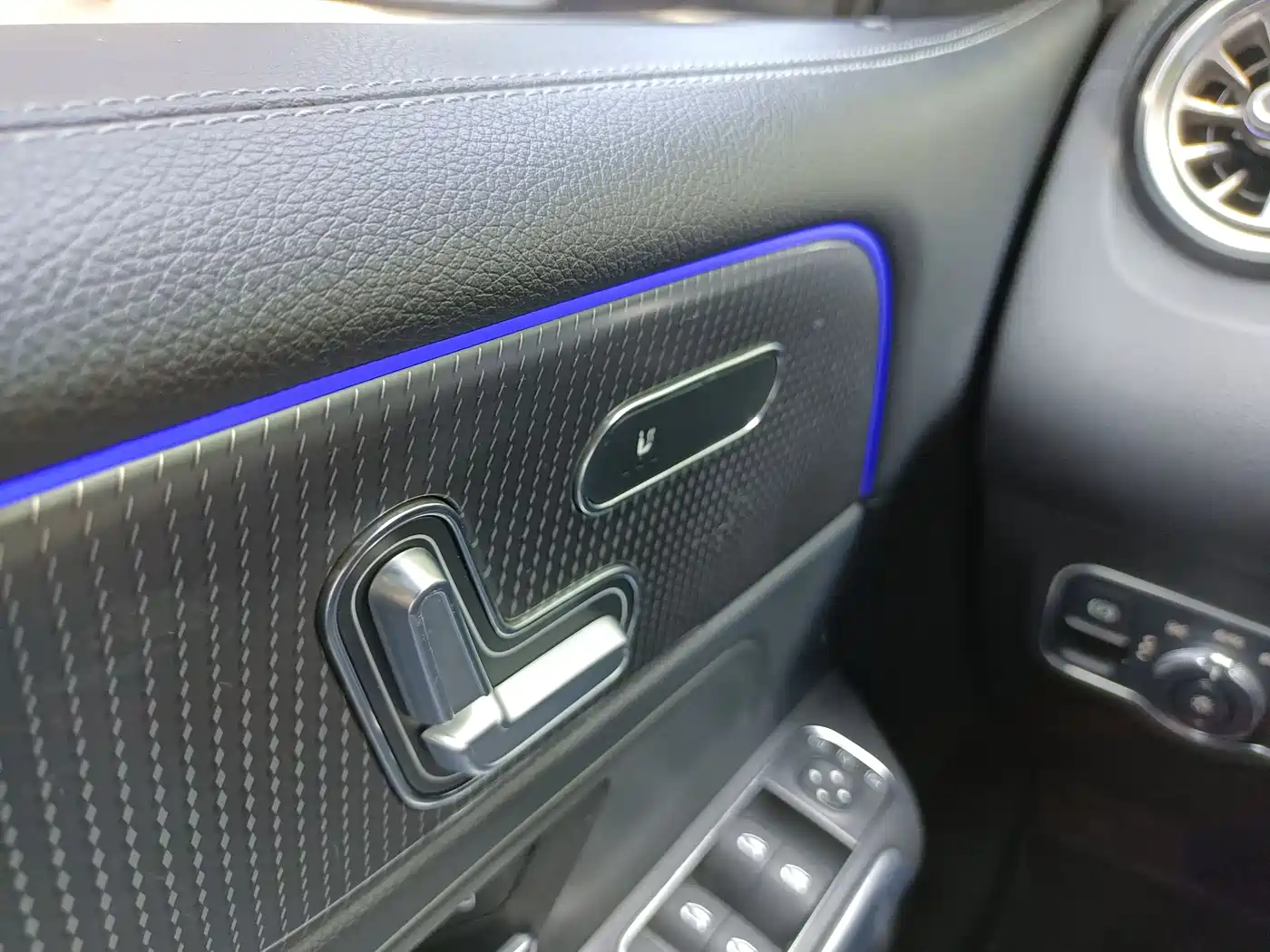 Mercedes-Benz GLB 2020 Facelift GLB 200 Style фото 11
