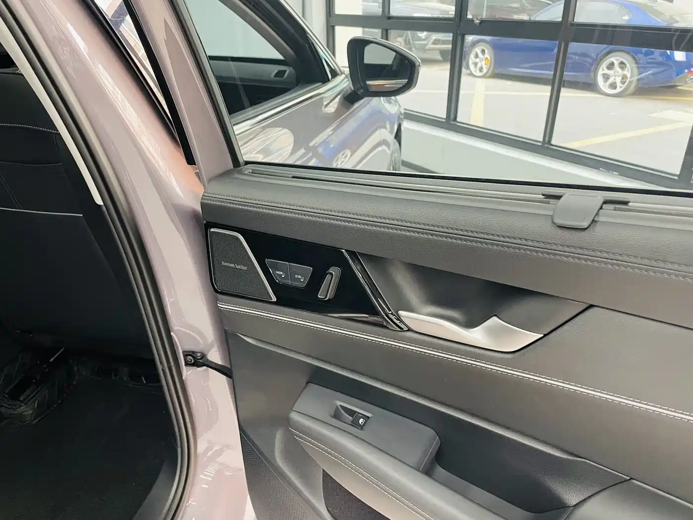 Volkswagen Passat 2025 Pro 380TSI Dragon Prestige Edition фото 12