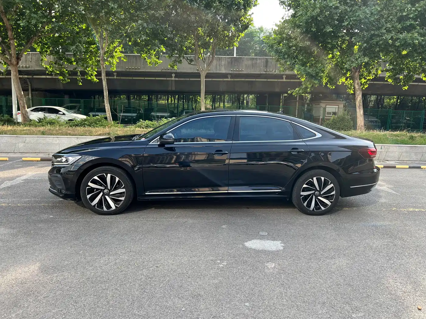 Volkswagen Passat 2024 330TSI Elite Edition фото 8
