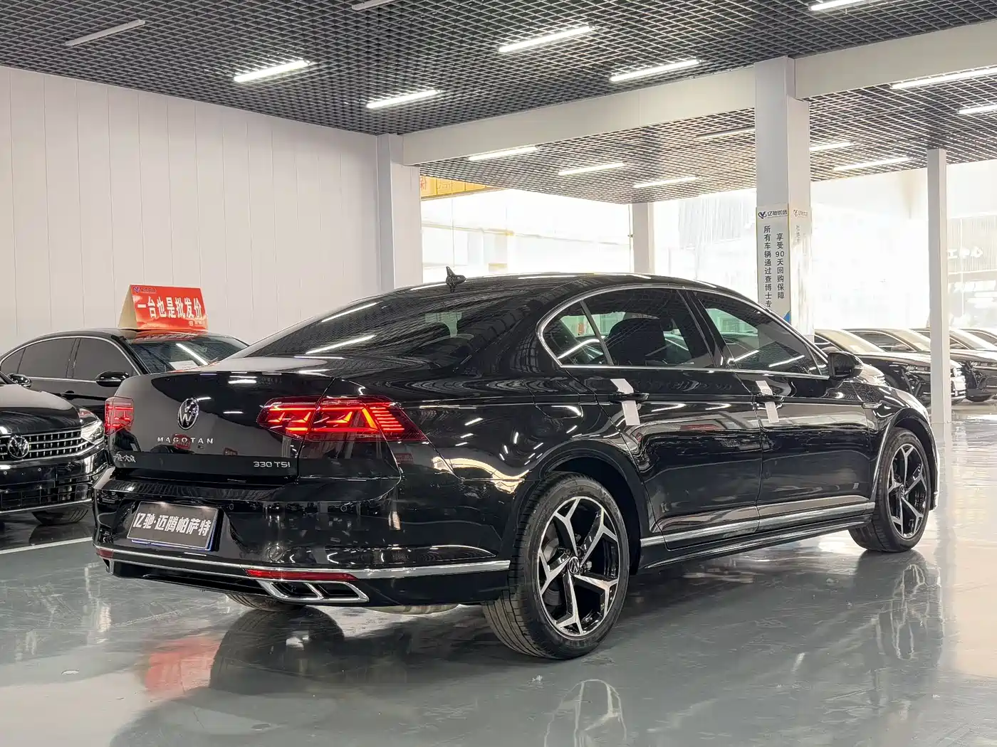 Volkswagen Magotan 2023 Model 2 Million Commemorative Edition 330TSI DSG Luxury фото 8