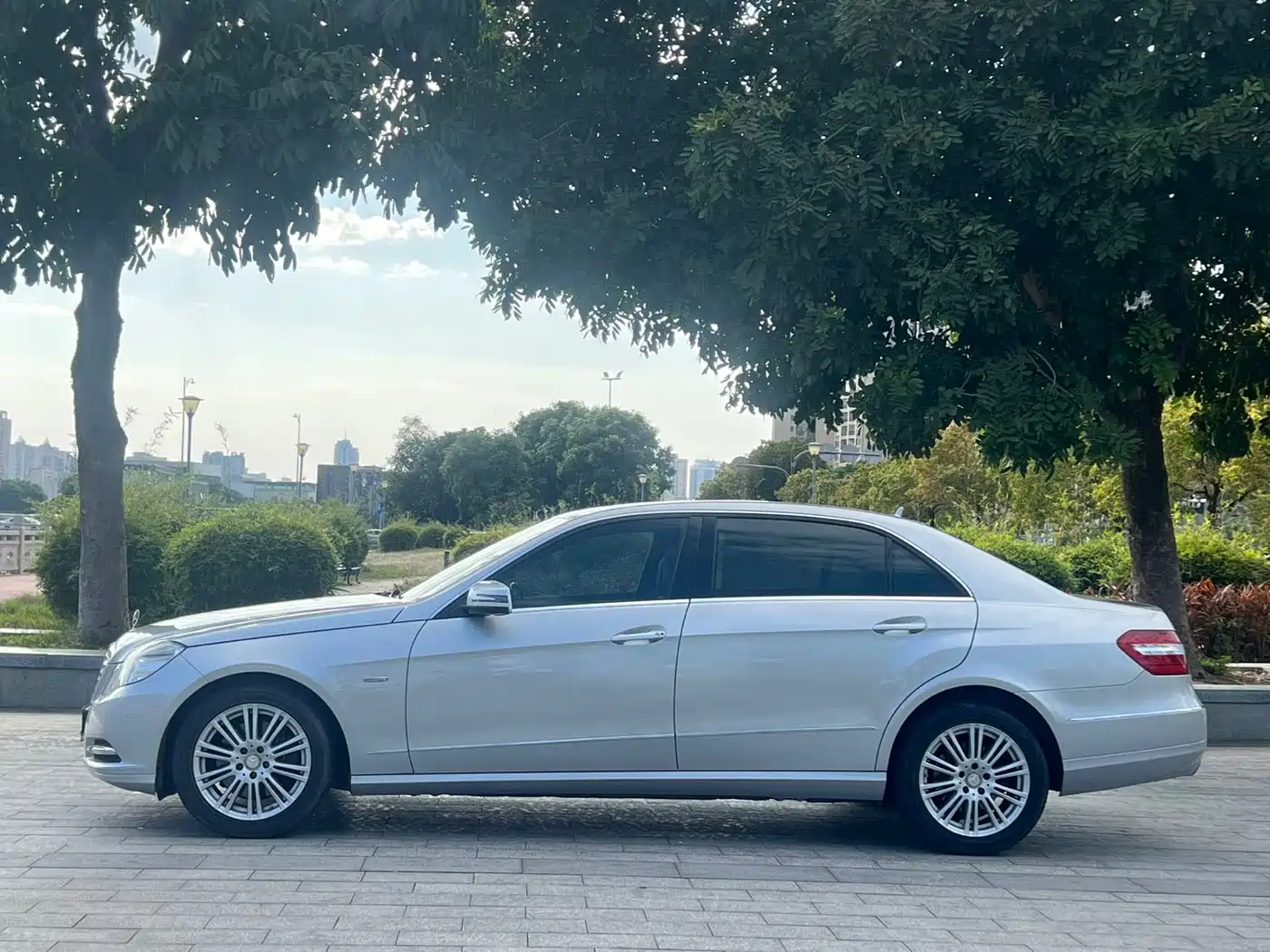 Mercedes-Benz E-Class 2011 E 200 L CGI Elegance фото 11