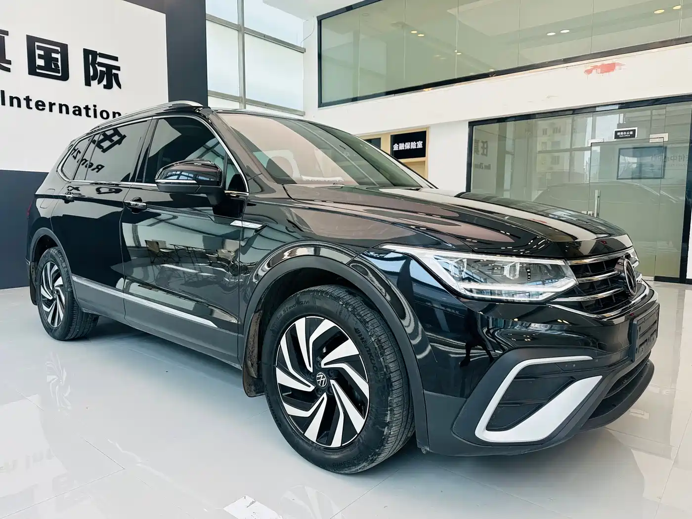 Volkswagen Tiguan L 2023 280TSI 2WD Trend Limited Edition фото 3
