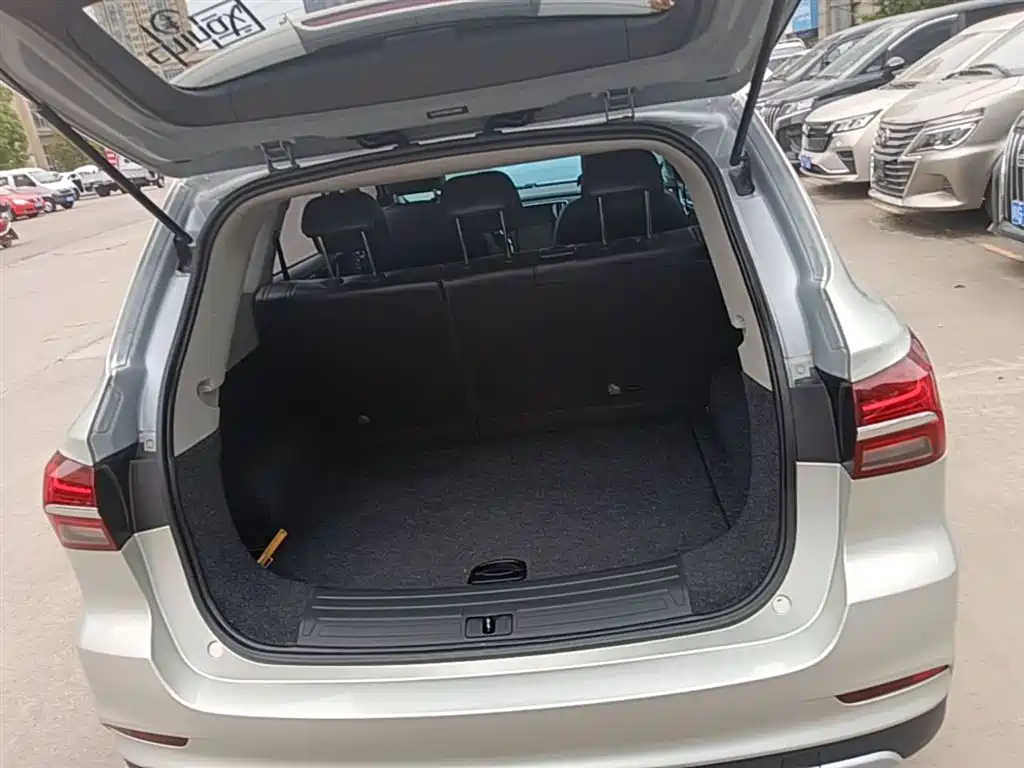 Фото 19 - Roewe RX5