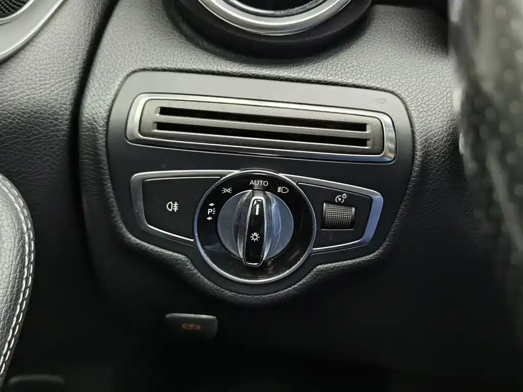 Photo 21 - Mercedes-Benz C-Class