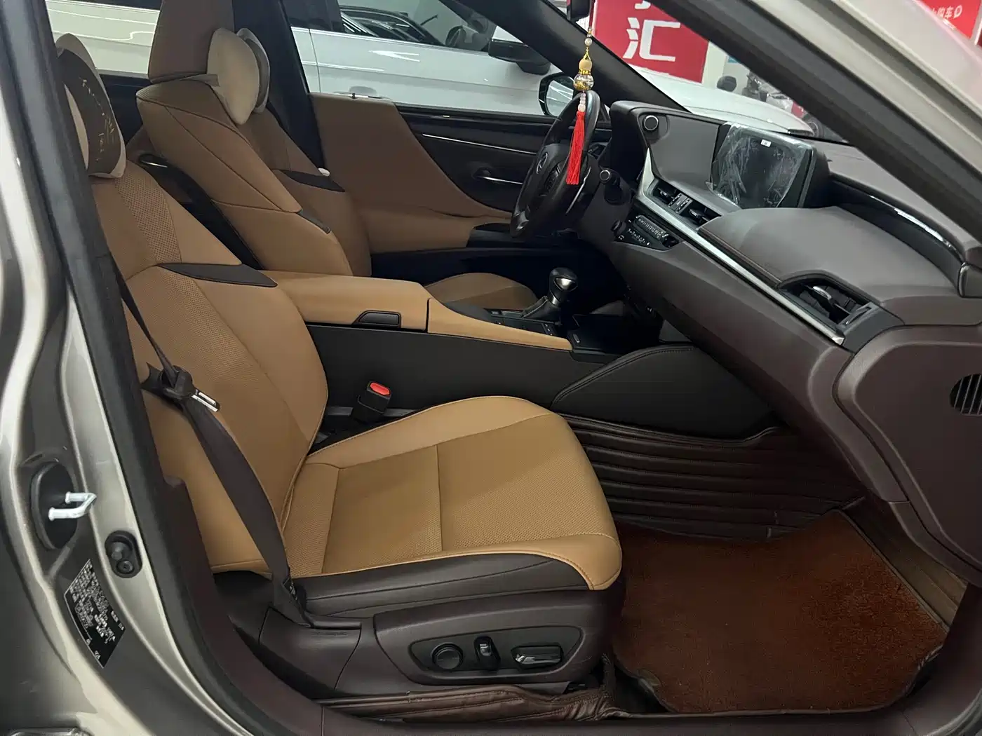 Lexus ES 2020 200 Excellence фото 11