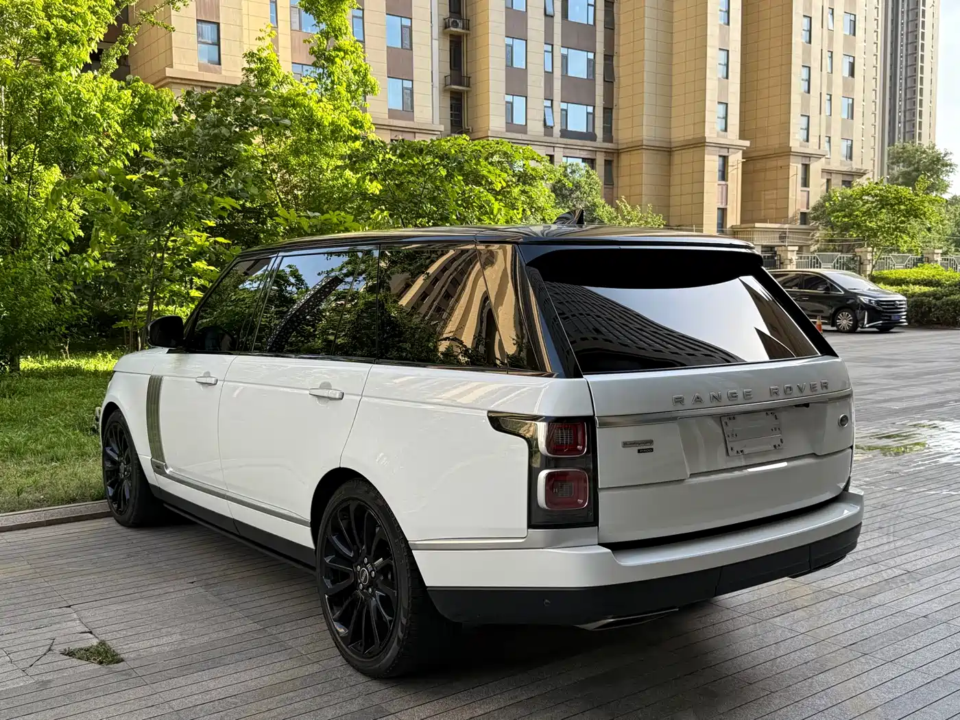 Land Rover Range Rover 2022 3.0 L6 400PS Prestige Genesis Extended Edition фото 5