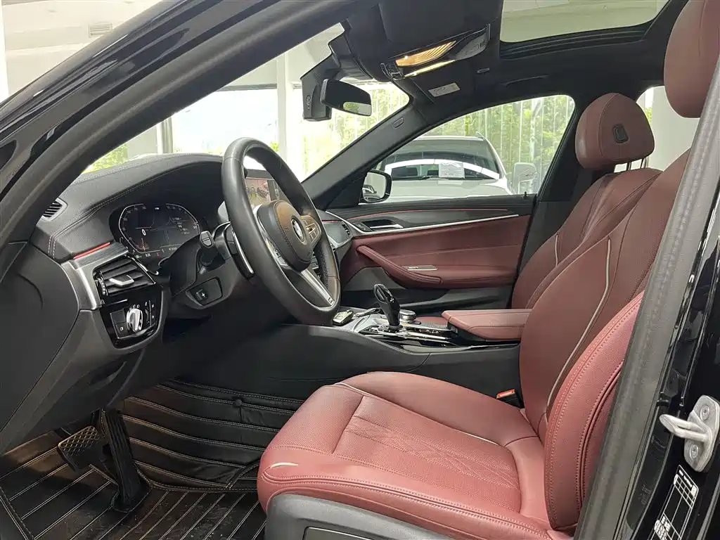 BMW 5 Series 2023 530Li Leading M Sport Package фото 23