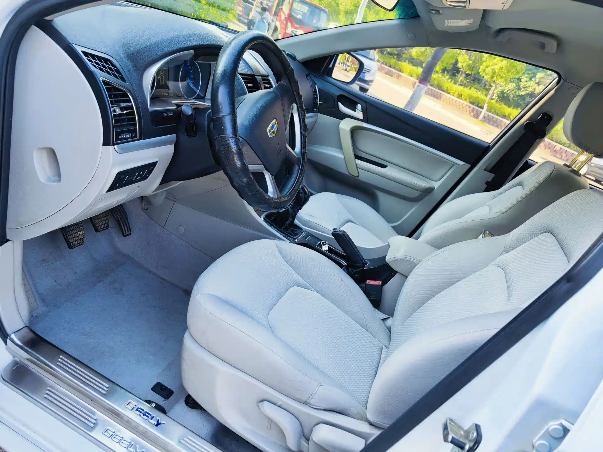 Photo 4 - Geely Emgrand