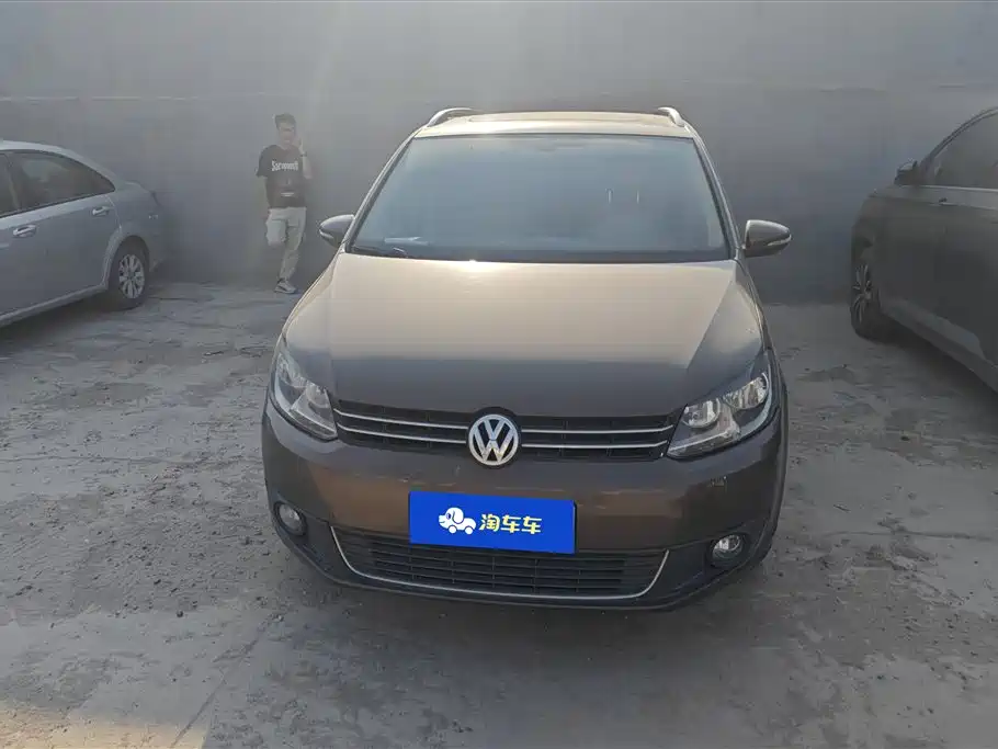 Volkswagen Touran 2013 1.4T Manual Comfort 5-seater фото 2
