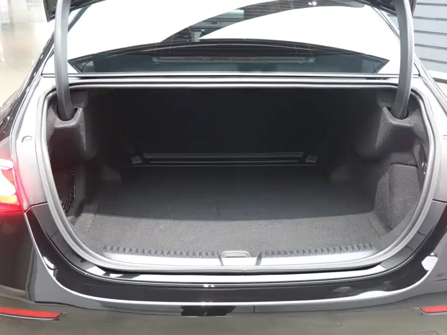 Mercedes-Benz E-Class 2026 2026 E 300 L Luxury