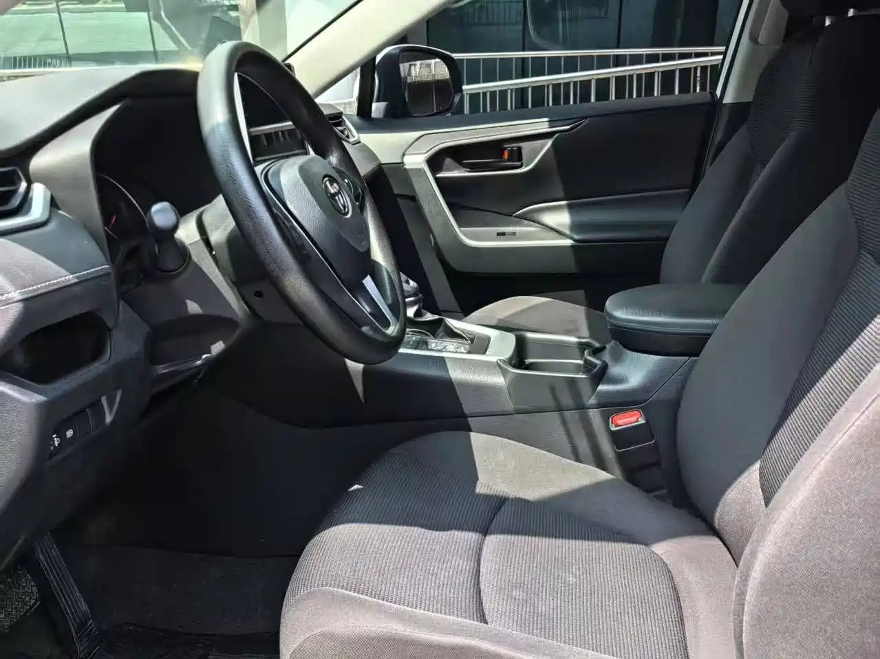 Toyota RAV4 Rongfang 2022 2.0L CVT 2WD Urban Edition фото 7