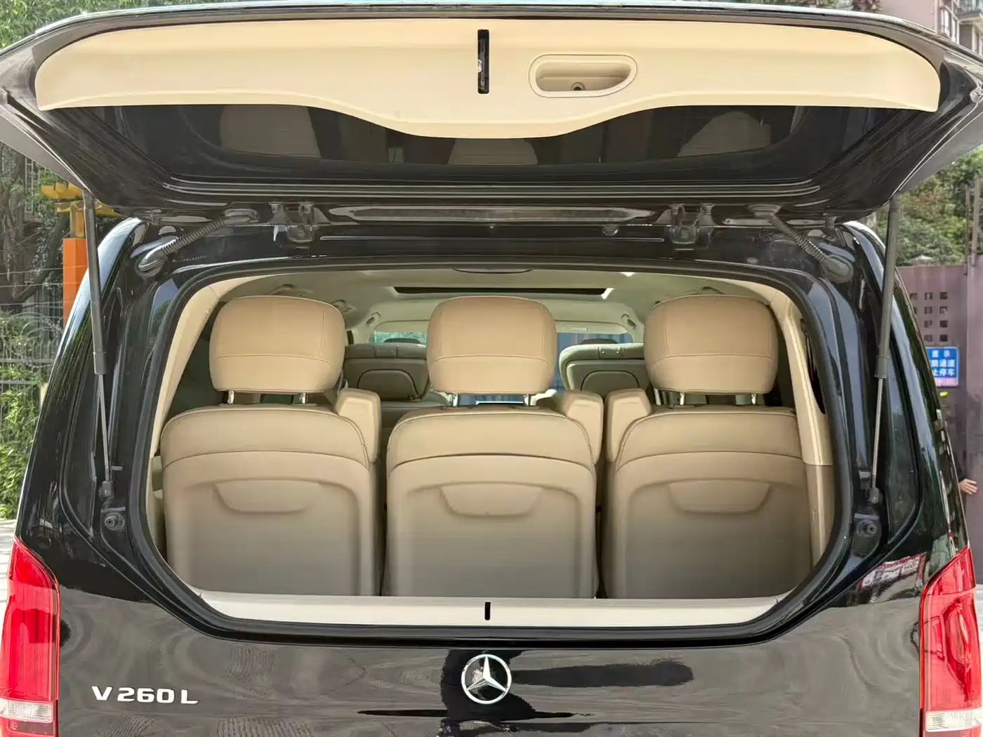 Mercedes-Benz V-Class 2018 V 260 L Premium Long Wheelbase Edition China VI фото 40