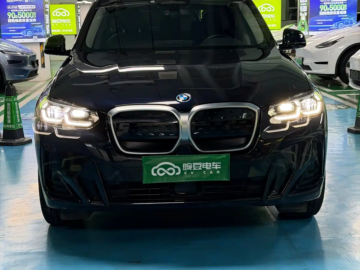 BMW iX3 2022 Leading Edition фото 2